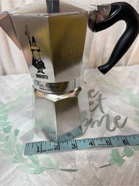 ☕ Bialetti Moka Express 6-Cup Stovetop Espresso Maker – Made in Italy